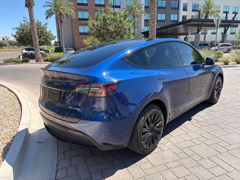 Used 2021 Tesla Model Y Long Range AWD/4WD image 11