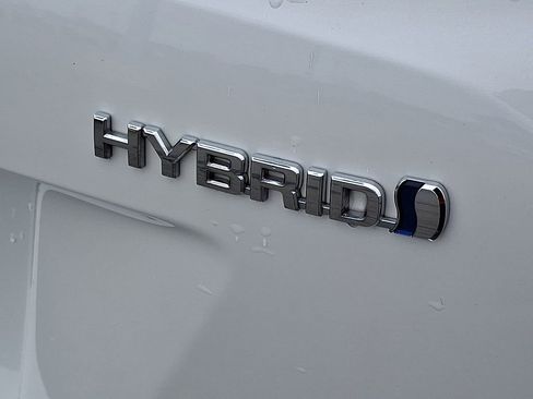 Used 2017 Toyota Prius Three w/ Carpet Mat Package image 31