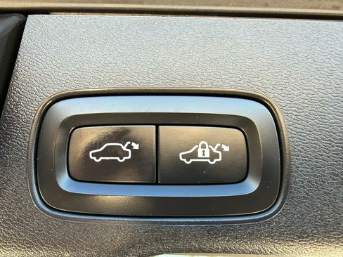 Used 2019 Volvo XC60 T6 Inscription w/ Protection Package Premier AWD/4WD image 15