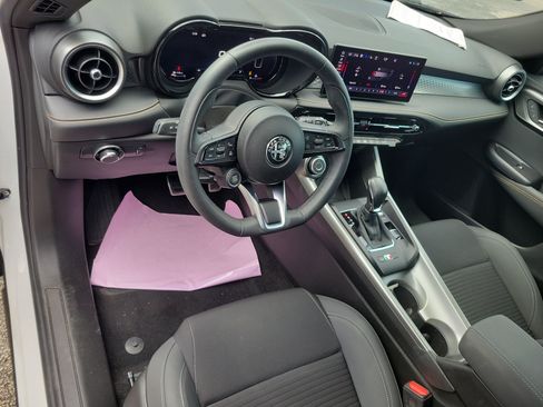 Used 2025 Alfa Romeo Tonale AWD/4WD image 12
