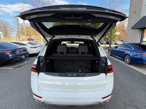 Used 2023 BMW X7 xDrive40i w/ Executive Package image 51