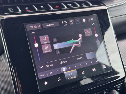 Used 2025 Jeep Grand Cherokee Altitude image 18