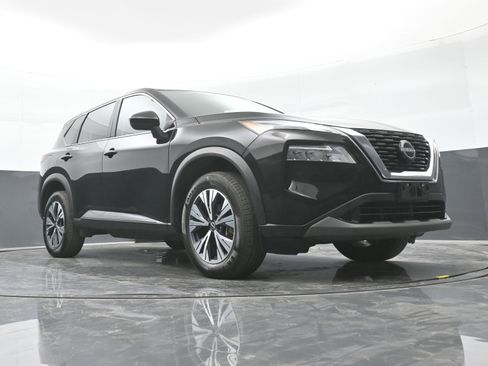 Used 2023 Nissan Rogue SV image 36