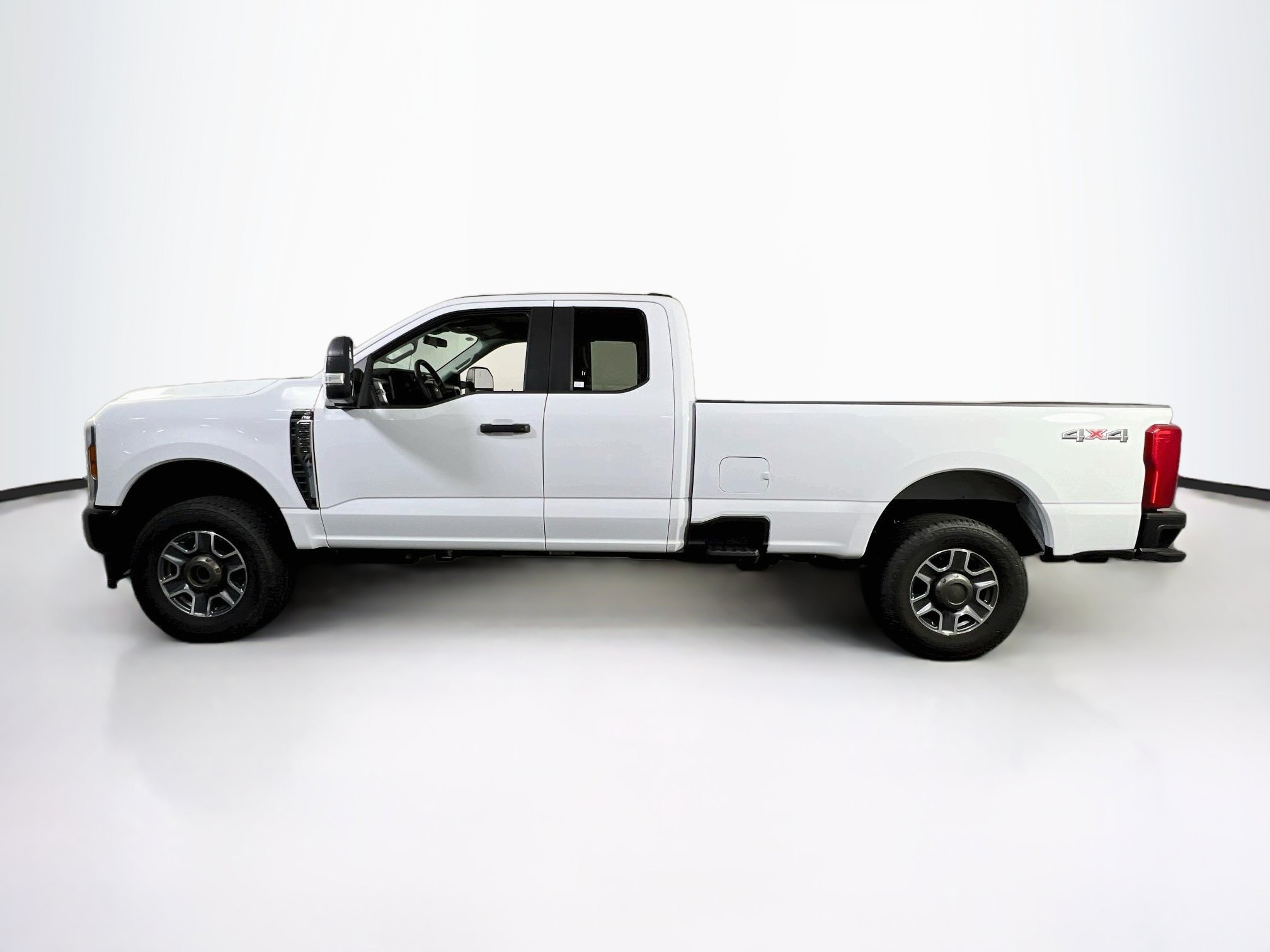 Used 2025 Ford F250 XL w/ F-250 >10K GVWR Package AWD/4WD image 8