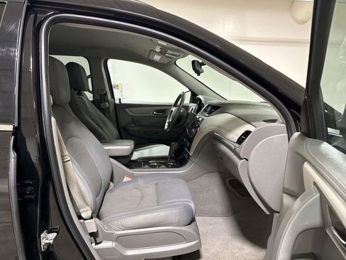 Used 2017 Chevrolet Traverse LT w/ Style and Technology Package image 21