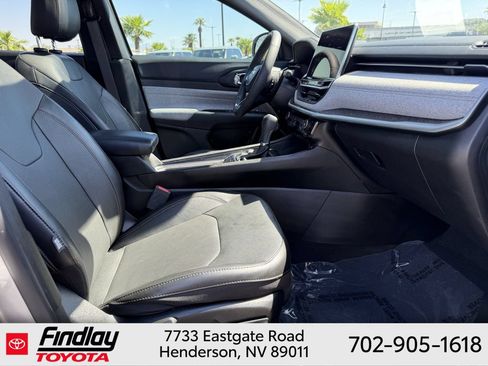 Used 2023 Jeep Compass Latitude w/ Sun and Sound Group AWD/4WD image 15