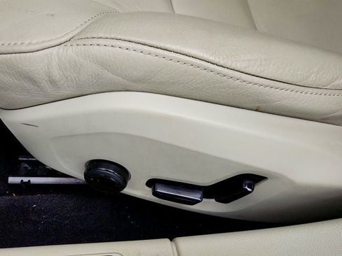 Used 2019 Volvo S60 T6 Momentum w/ Premium Package image 12