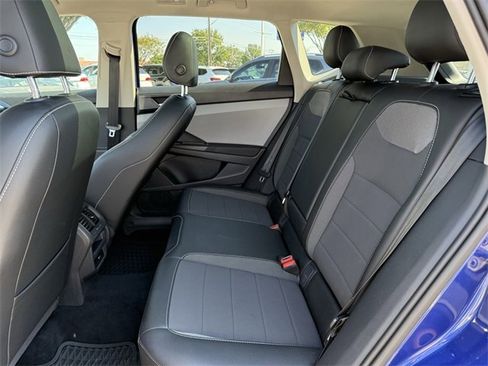 Certified 2022 Volkswagen Taos SE w/ Panoramic Sunroof Package image 26