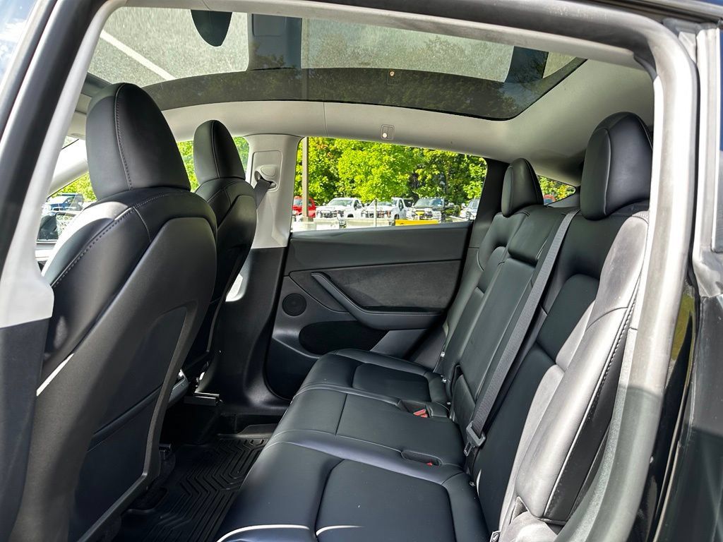 Used 2025 Tesla Model Y Long Range AWD/4WD image 21
