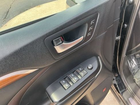 Used 2019 Toyota Highlander Limited Platinum AWD/4WD image 13