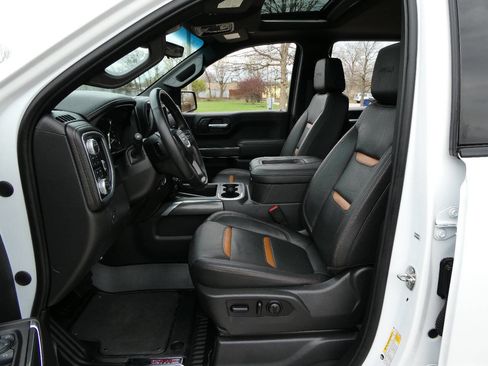 Used 2021 GMC Sierra 1500 AT4 w/ Technology Package AWD/4WD image 9