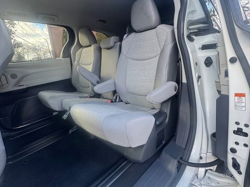 Used 2024 Toyota Sienna LE image 12