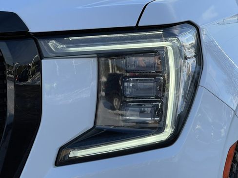 Used 2023 GMC Yukon XL AT4 image 41