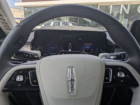 Used 2025 Lincoln Aviator Reserve w/ Equipment Group 201A AWD/4WD image 15