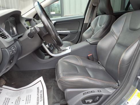 Used 2016 Volvo V60 T5 image 6