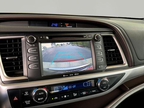 Used 2017 Toyota Highlander XLE AWD/4WD image 14