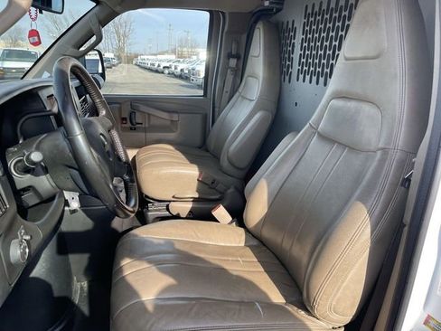 Used 2021 Chevrolet Express 3500 w/ Driver Convenience Package RWD image 4
