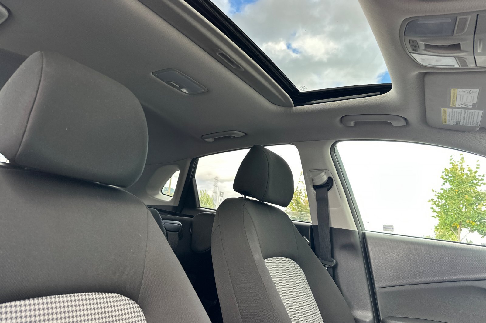 Used 2019 Hyundai Kona SEL w/ SEL Tech Package 02 AWD/4WD image 17
