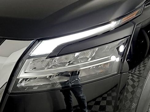 Used 2024 Nissan Pathfinder Platinum FWD image 9