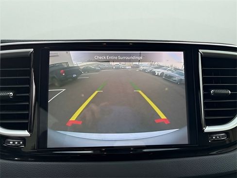 Used 2024 Chrysler Pacifica Touring-L image 26