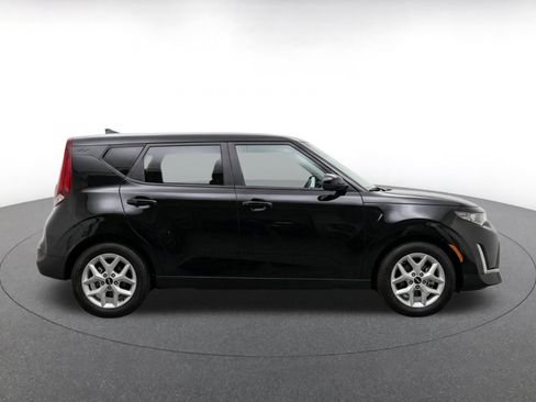 Used 2025 Kia Soul LX w/ LX Technology Package FWD image 10