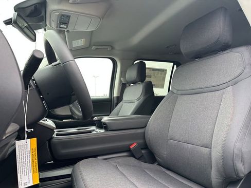 New 2025 Ford Expedition Active image 10