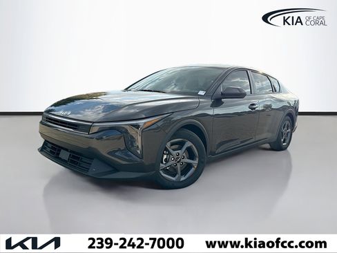 New 2025 Kia K4 LXS image 1
