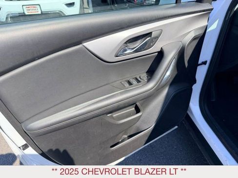 Used 2025 Chevrolet Blazer LT AWD/4WD image 14