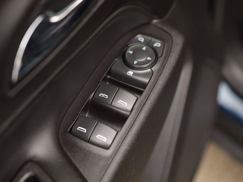 Used 2020 Chevrolet Equinox LT FWD image 23