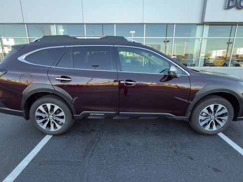 Used 2025 Subaru Outback Touring image 2