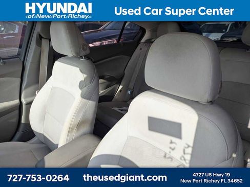 Used 2017 Chevrolet Cruze LT FWD image 3