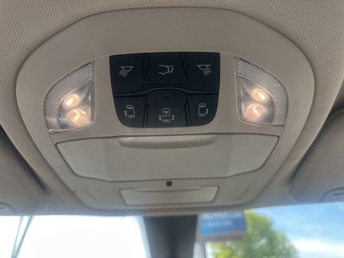 Used 2022 Chrysler Voyager LX FWD image 23