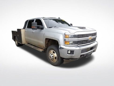 Used 2018 Chevrolet Silverado 3500 LT w/ LT Convenience Package AWD/4WD image 2