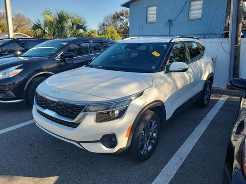 Used 2023 Kia Seltos S image 2