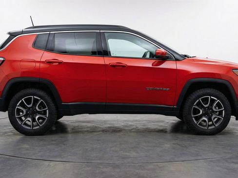Used 2025 Jeep Compass Trailhawk image 9