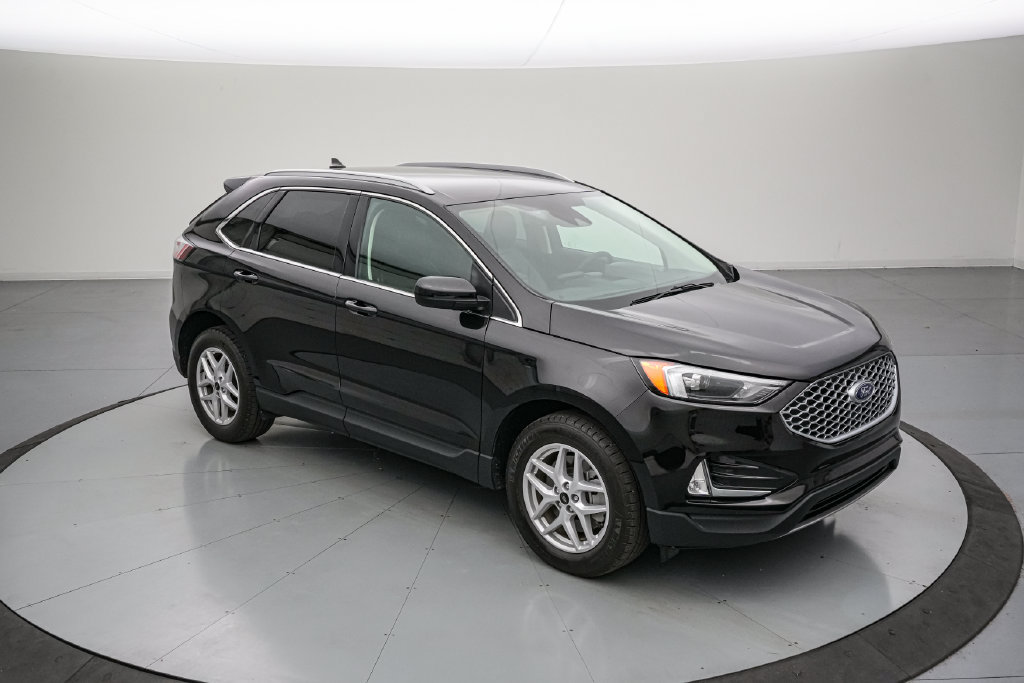 Certified 2024 Ford Edge SEL w/ Convenience Package AWD/4WD image 2
