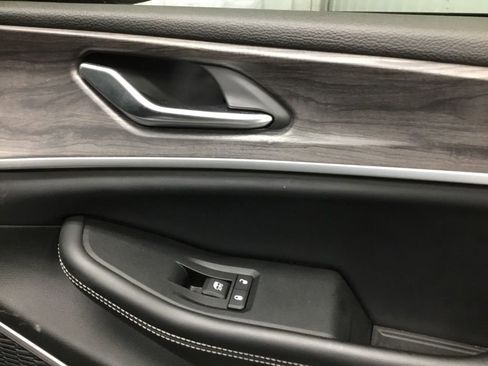 Used 2023 Jeep Grand Cherokee Limited w/ Black Appearance Package image 39