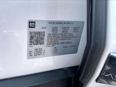 Used 2024 GMC Yukon XL Denali Ultimate AWD/4WD image 3