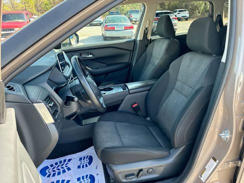 Used 2025 Nissan Rogue SV image 18