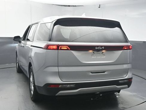 Used 2022 Kia Carnival LX FWD image 6