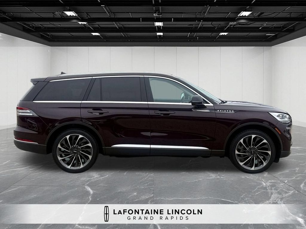 Certified 2024 Lincoln Aviator Reserve w/ Equipment Group 201A AWD/4WD image 6