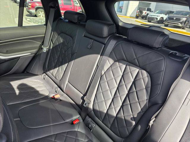 Used 2023 BMW X5 xDrive40i AWD/4WD image 17