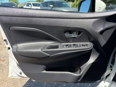 Used 2025 Nissan Versa SV FWD image 18