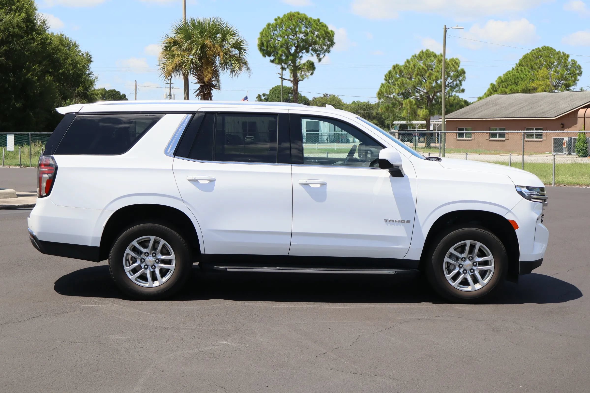 Used 2024 Chevrolet Tahoe LT RWD image 8