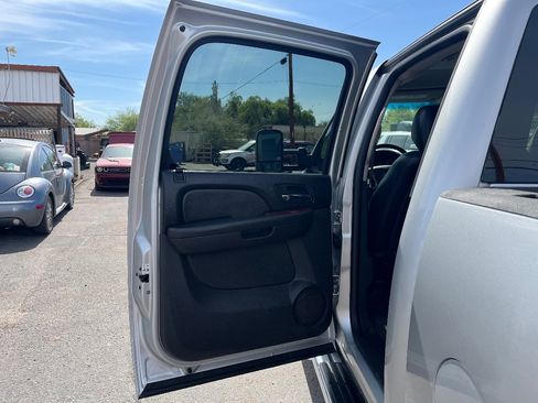 Used 2014 GMC Sierra 2500 SLT w/ Suspension Package, Off-Road AWD/4WD image 28