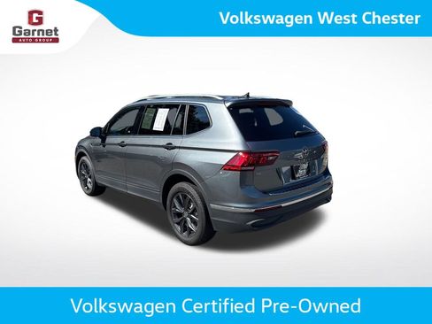 Certified 2023 Volkswagen Tiguan SE w/ Panoramic Sunroof Package AWD/4WD image 3