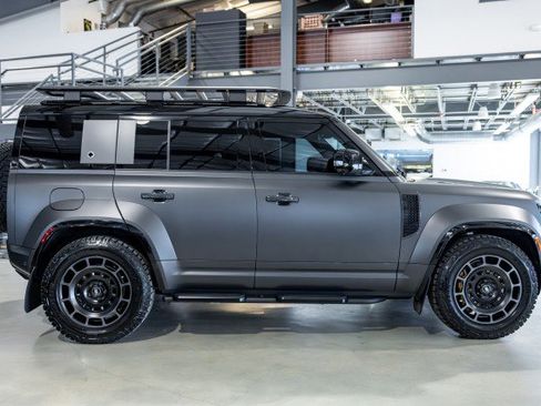 Used 2025 Land Rover Defender 110 image 7