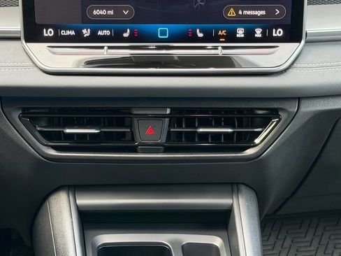 Certified 2025 Volkswagen Tiguan SE AWD/4WD image 19