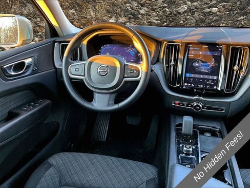 Used 2022 Volvo XC60 B5 Momentum AWD/4WD image 5