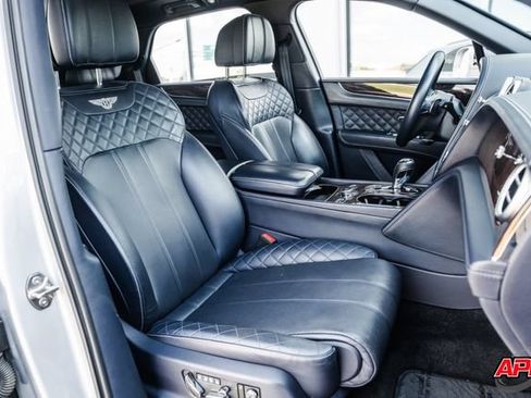 Used 2017 Bentley Bentayga AWD/4WD image 86
